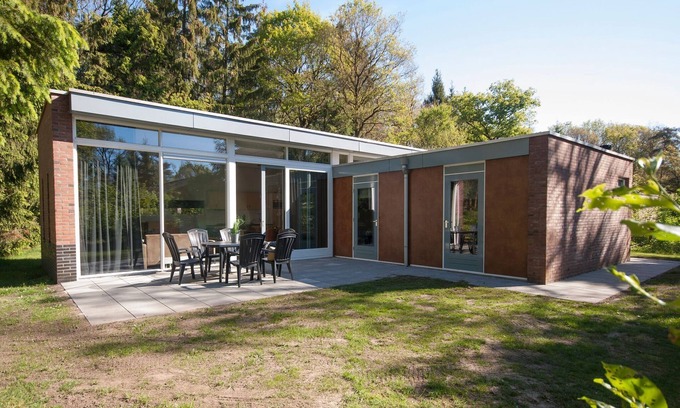 Appelscha House | Modern bungalow with parking