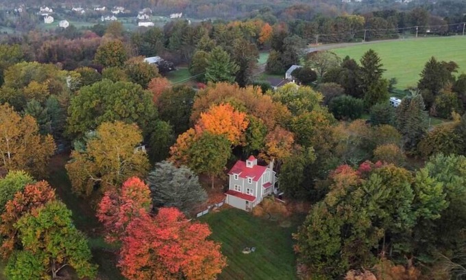 Flemington Cottage | Modern carriage house, renovated w beautiful views