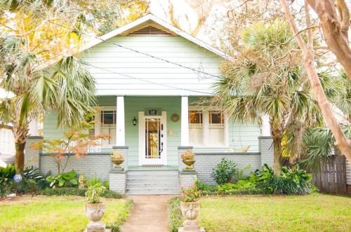 Hannon Park House | Modern & Centrally Located Stay at Calypso Dreams