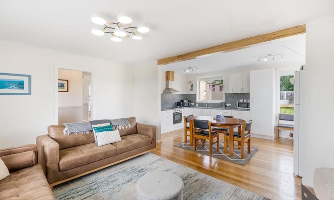 Triabunna House | Modern Coastal Escape in Triabunna