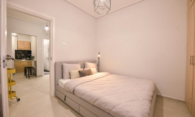 Larissa Apartment | Modern, comfortable apartment, in the heart of the city 2