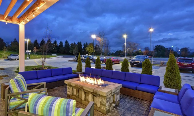 Alpine Center Hotel | Modern Comforts: 3 Units w/Kitchenette, Breakfast, Parking, Pets Allowed!