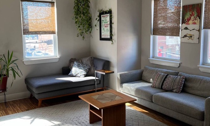 Olde Richmond Condo | Modern Condo In Trendy Neighborhood