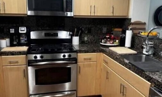 Alameda Condo | Modern Condo With Estuary Views-Monthly Discount!