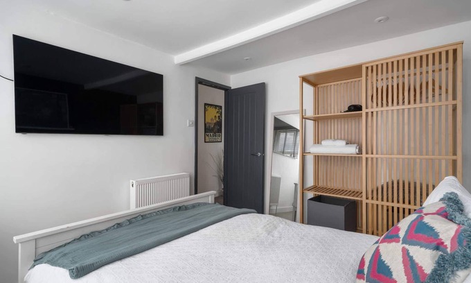 Exeter House | Modern Cottage in Central Exeter