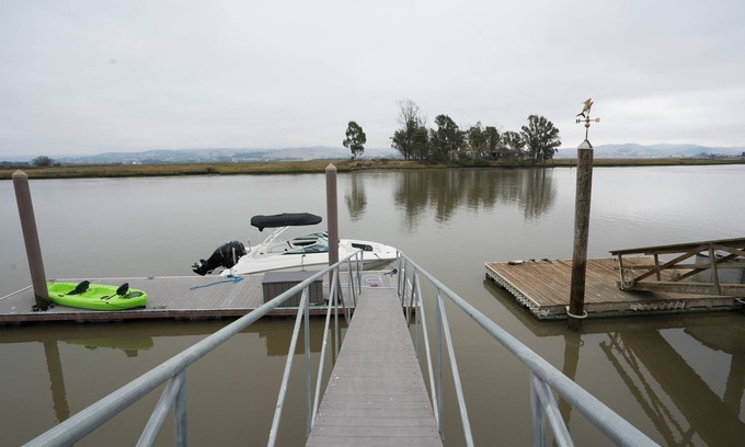 Napa Cottage | Modern Cottage with Private Dock and large yard on Napa River