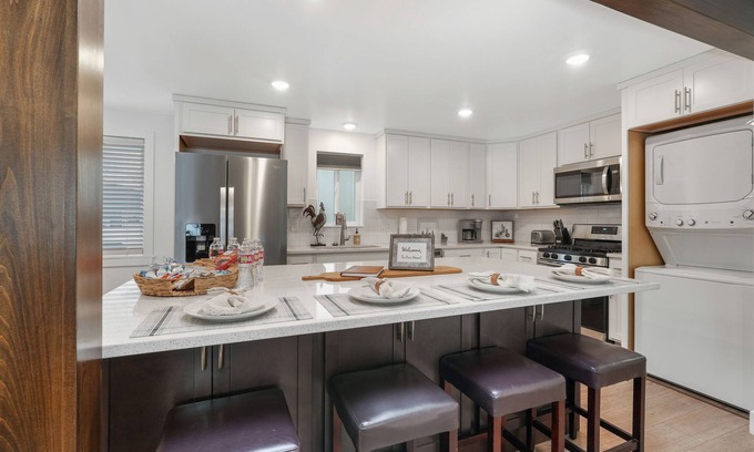 Springville House | Modern culinary kitchen, Luxury, Cozy Home & Pet-Friendly!