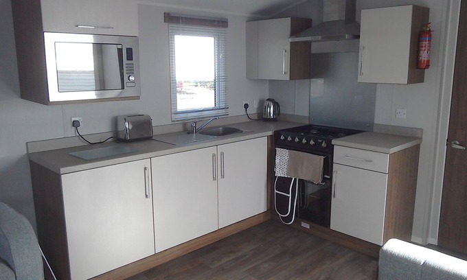 Exmouth House | Modern Deluxe 3 bedroom caravan with sea views