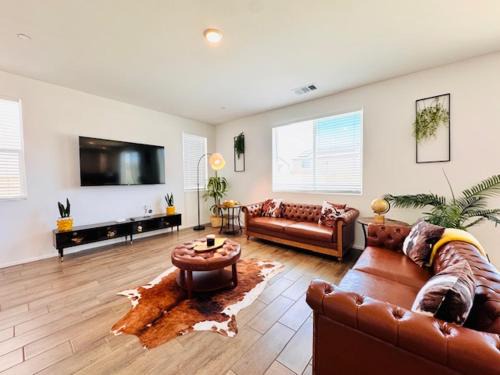 Victorville Villa | Modern Desert Gem, Boho Retreat 2 Living Rooms