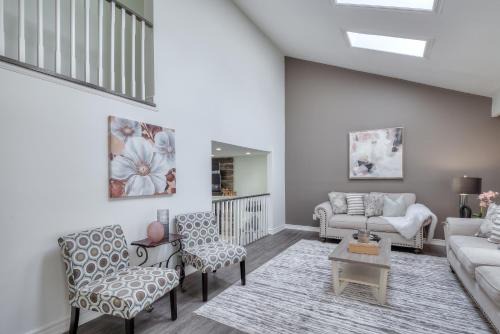 Richmond Hill Villa | Modern Designed 1BR Basement in Quite Neighborhood