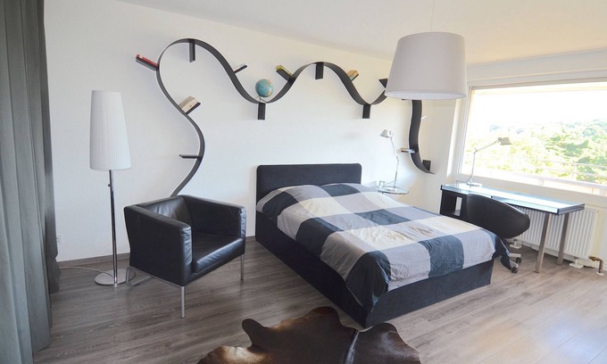 Kranichstein Apartment | Modern designer studio with great forest view and excellent transport links