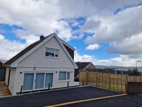 Merthyr Tydfil House | Modern Detached 3 bedroom home with off-road parking & bike store