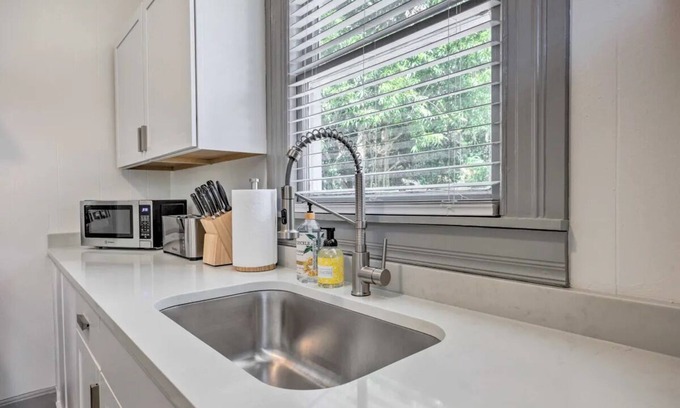 Mobile Apartment | Modern~Downtown Apt~Business Trips