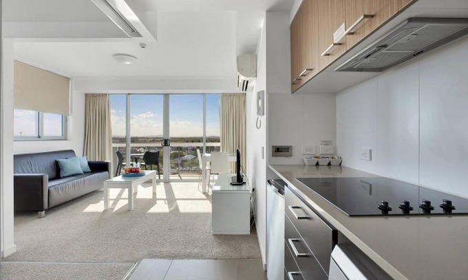 Mackay Apartment | Modern Dual Key Apt w Pool in the heart of Mackay