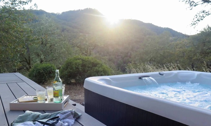 California Wine Country House | Modern ecochic luxe indoor/outdoor getaway- mountaintop views & hot tub!