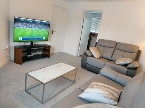 Rugby Apartment | Modern Entire 3-Bedroom House in Rugby