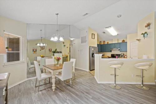 Northeast Pensacola House | Modern Escape near Airport/Hospital/Beach