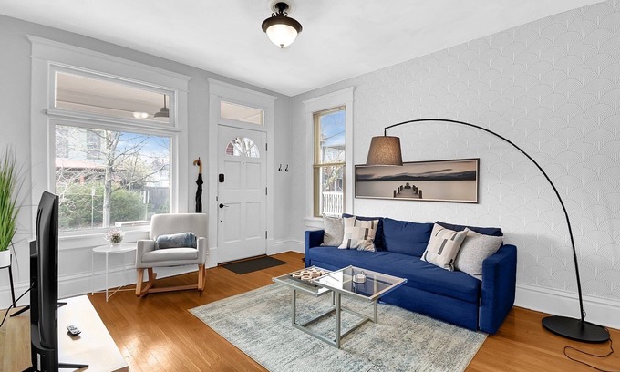 Olde Towne East Apartment | Modern European π Style 1BR Near DT on Historic St.
