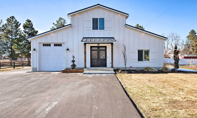 Woodland Estates House | Modern Farmhouse w/Patio, Grill & Mtn Views!