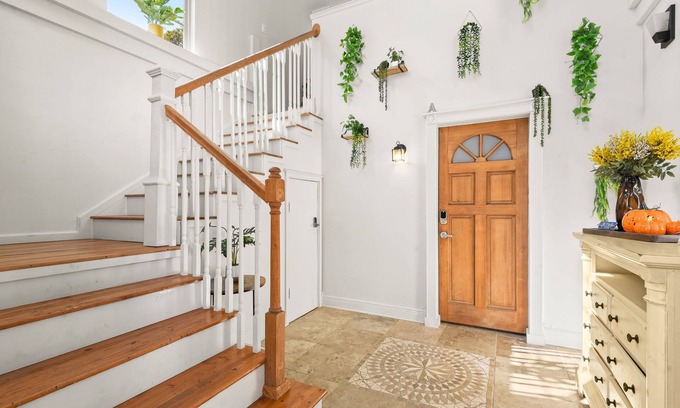Mid City South House | Modern Grande Home! 3BR 2 Kitchens! Fenced Yard!