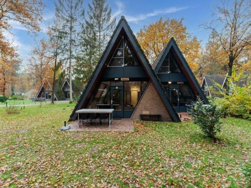Stramproy House | Modern Holiday Home in North Limburg near Forest