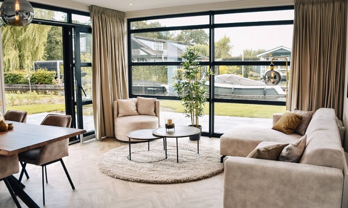 Loosdrecht House | Modern Holiday Home Near the Loosdrechtse Plassen