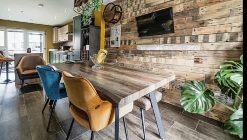 Hull House | Modern home in the Hull Marina