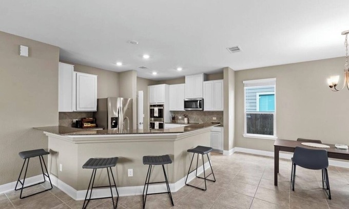 Vista Del Pueblo House | Modern Home near Circuits of Americas COTA