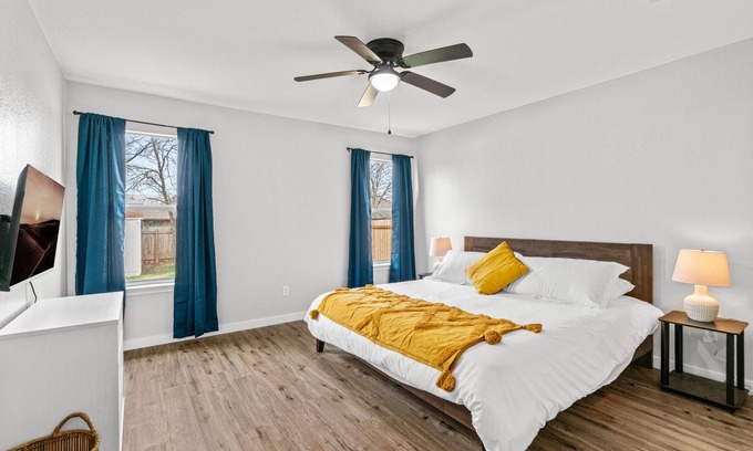 Leander House | Modern home w/garage, big yard, pool 4 mins away!