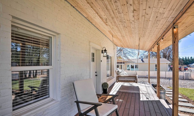 Kanab Cottage | Modern Kanab Home: Fire Pit, Red Rock Views!