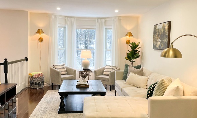 Bowmansdale House | Modern Kid-Friendly Stay, Conveniently Located near MessiahU & Harrisburg