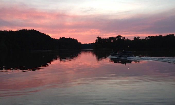 Claremont Cottage | Modern Lake Front 2 Bedroom Cottage On The Main Channel, Boat And Jetski Mournin