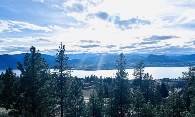 Okanagan-Similkameen Apartment | Modern Lake View Basement Suite. Introductory Pricing!