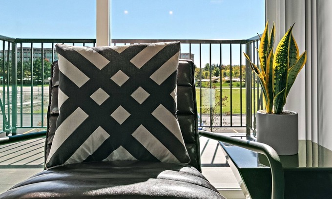 Warrenville Condo | Modern Living 1BR in Warrenville