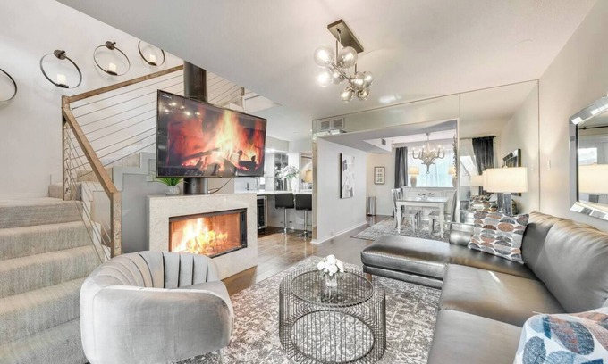 Old East Dallas Condo | Modern loft with king suite, resort pool, and historic charm in Swiss Avenue.