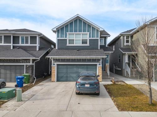 Calgary Apartment | Modern Lux Suite, 8 Minutes to Airport, Dining Nearby