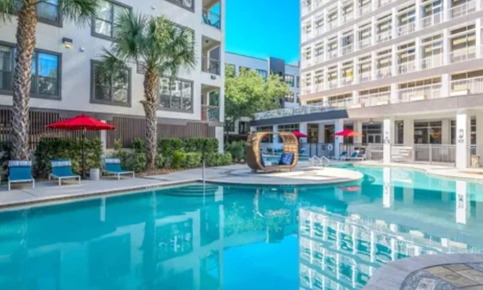 Braeburn Apartment | Modern Luxury Downtown Houston Condo -Stylish Stay in the Heart of the City