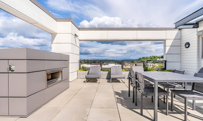 Mercer Island Apartment | Modern Mercer Island 2bed & 2bath| Gym, Rooftop