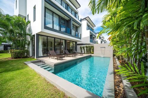 Choeng Thale Villa | Modern Minimalist 6 Bedroom Light Luxury Villa Private Pool Golf Course Laguna Park