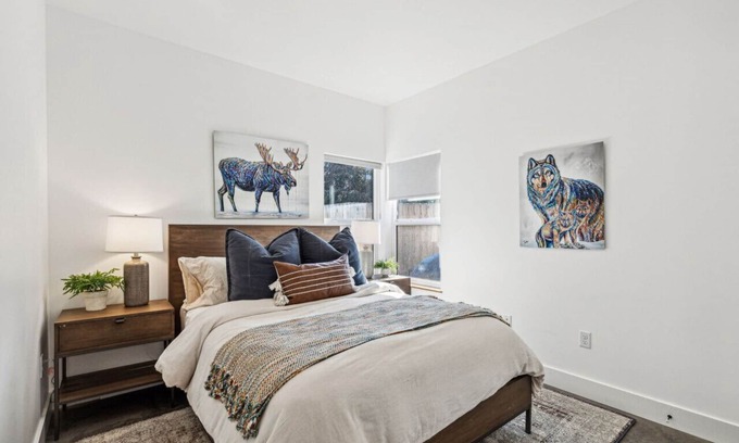 River Road House | * * * * *Modern Missoula Bungalow* * * * *