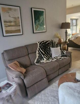 Newry House | Modern Mountain View near the beach!