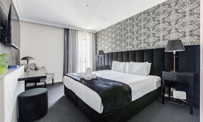 Chinatown Apartment | Modern Nomads Classic Styled King Studio with Indoor Pool