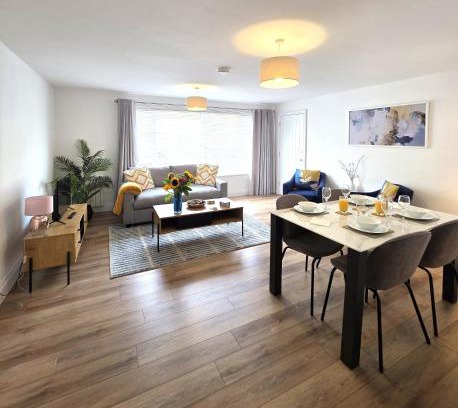 Ely Apartment | Modern One Bed Flat at Dawe Luxury Suites - An Entire Apartment near Ely Cathedral & Train Station - The Perfect Gateway to Explore Ely, Cambridge, Norfolk & London - Sleeps up to 4