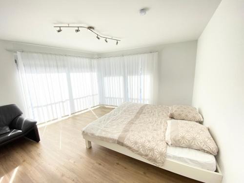 Grenzach-Wyhlen House | Modern One Bedroom + Bathroom Apartment, 10 min from Basel City