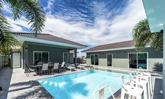 Khao Tao Villa | Modern Pool Villa with 5 Bedrooms - EDO