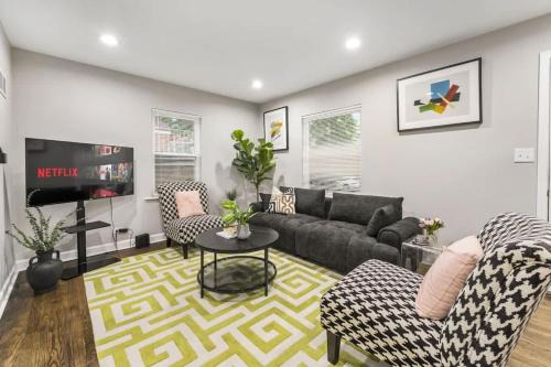 Broadview House | Modern Pop Art Decor Grill & Games