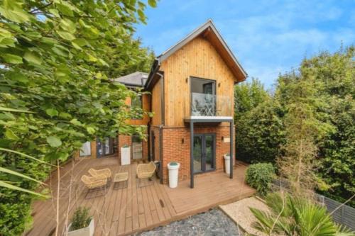 Horsmonden House | Modern Retreat in Kent Countryside