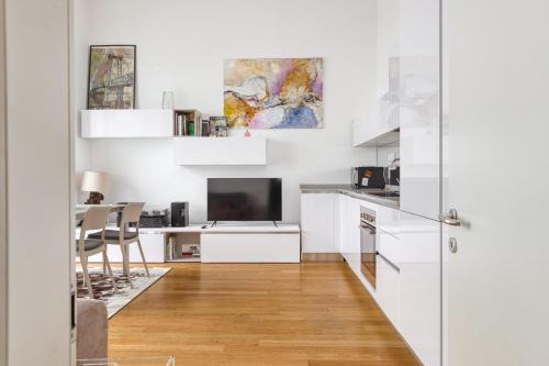 Stadera Apartment | Modern Retreat in the Heart of Milan