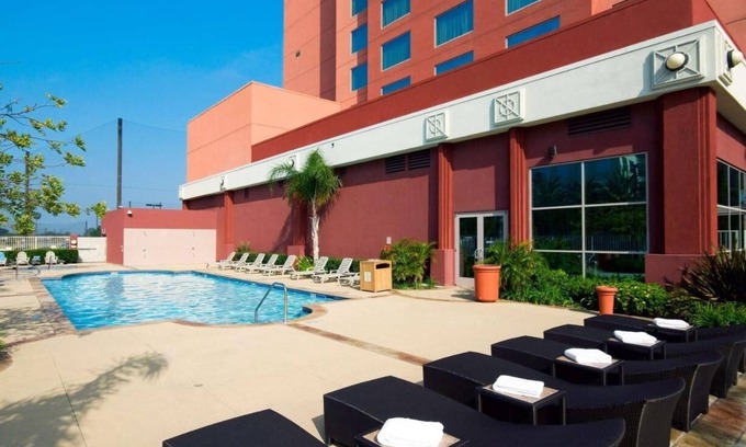 Southwest Anaheim Hotel | Modern Room in Embassy Suites Anaheim South – Comfort & Convenience Near Disney