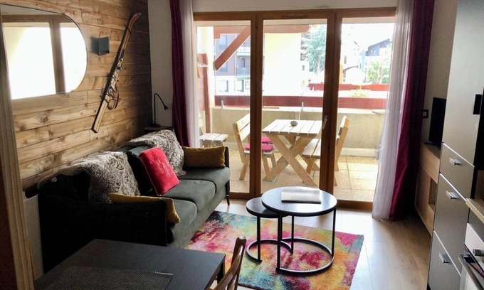 Saint-Etienne-de-Tinee Apartment | Modern studio centrally located in Auron with Mountain View's.